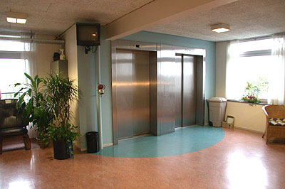 Liftgebied blauwe deuren